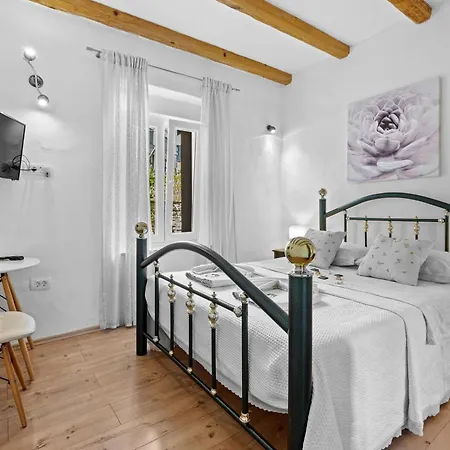 Five Bedroom Emily With Pool In Medulin