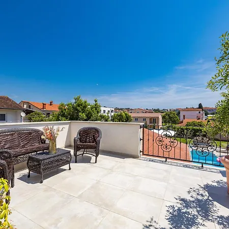 Willa Five Bedroom Emily With Pool In Medulin
