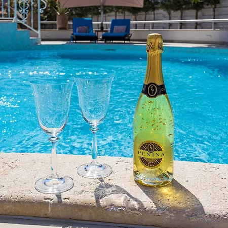 Five Bedroom Emily With Pool In Medulin