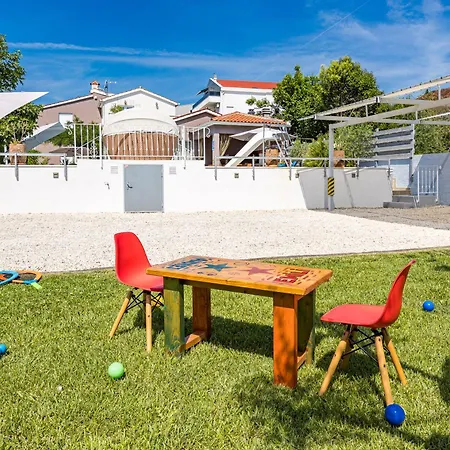 Willa Five Bedroom Emily With Pool In Medulin