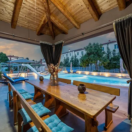 Five Bedroom Emily With Pool In * Medulin