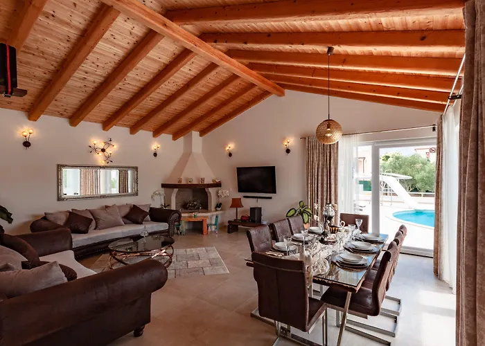 Five Bedroom Emily With Pool In Medulin