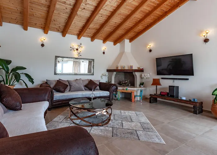 Five Bedroom Emily With Pool In *