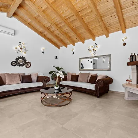 빌라 Five Bedroom Emily With Pool In *