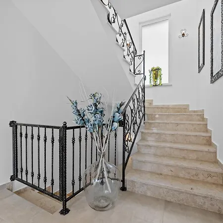 Five Bedroom Emily With Pool In * Medulin