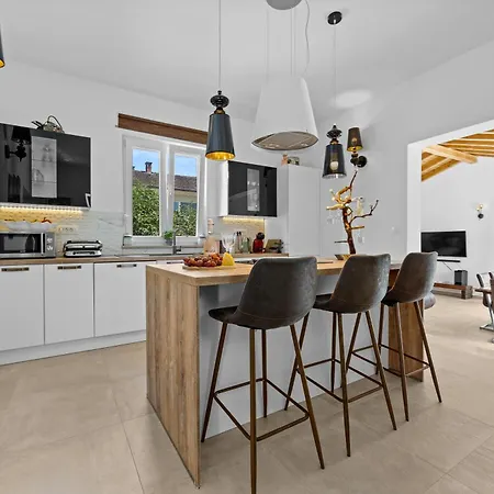 Five Bedroom Emily With Pool In Villa Medulin