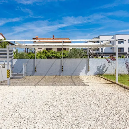 Villa Five Bedroom Emily With Pool In