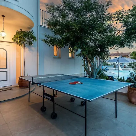 Five Bedroom Emily With Pool In Willa Medulin