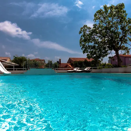 Five Bedroom Emily With Pool In 빌라