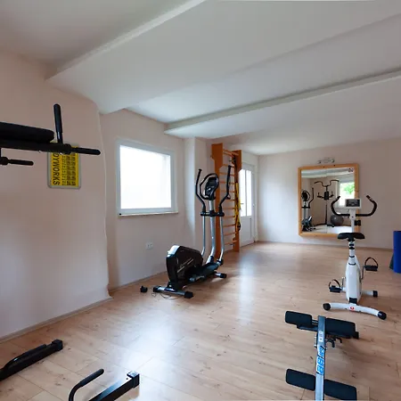 Five Bedroom Emily With Pool In 빌라 메덜린