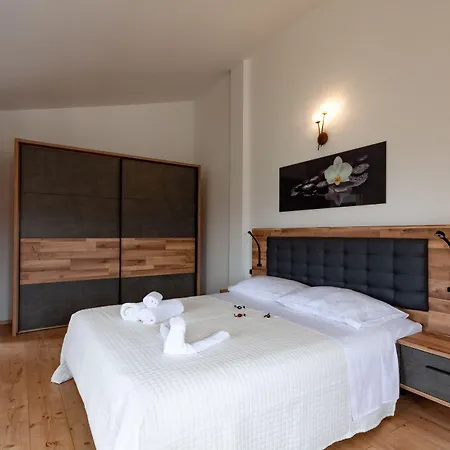 Five Bedroom Emily With Pool In 빌라 메덜린