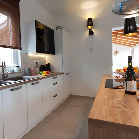 Five Bedroom Emily With Pool In 빌라