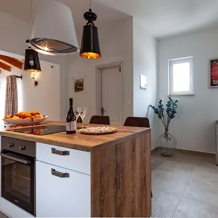 Five Bedroom Emily With Pool In Medulin