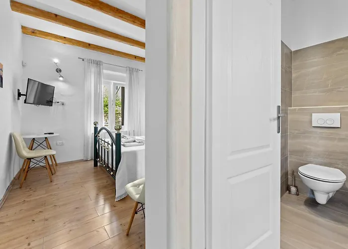 Five Bedroom Emily With Pool In 빌라 메덜린