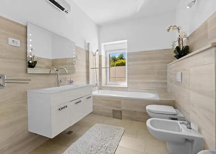 빌라 Five Bedroom Emily With Pool In *
