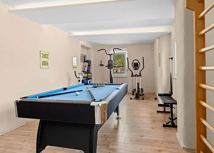 Five Bedroom Emily With Pool In