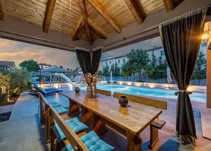 Five Bedroom Emily With Pool In * 메덜린